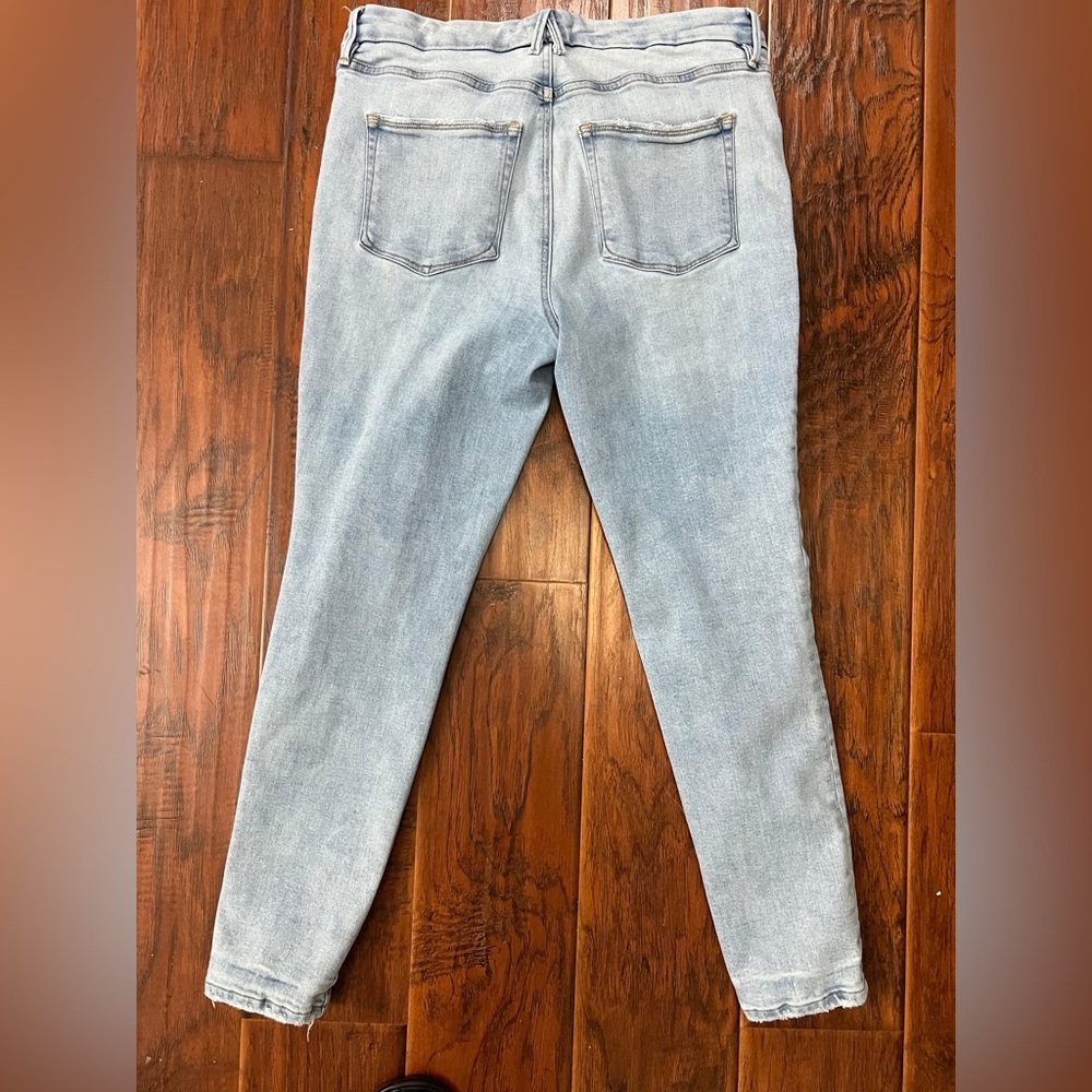 Size 14 / 32 -- Good American Light Blue Skinny Jeans - Picture 2 of 6